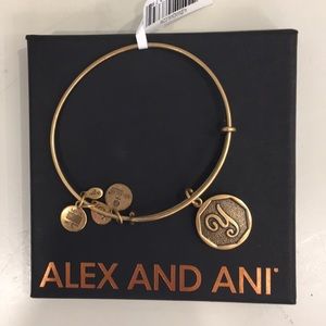 The “Y” initial bangle